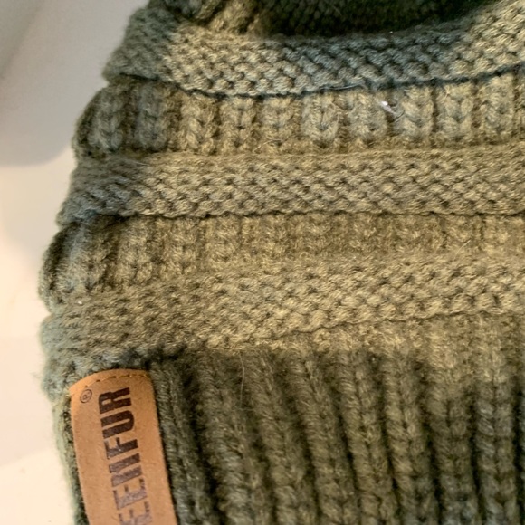 Queenfur hat - Picture 3 of 3